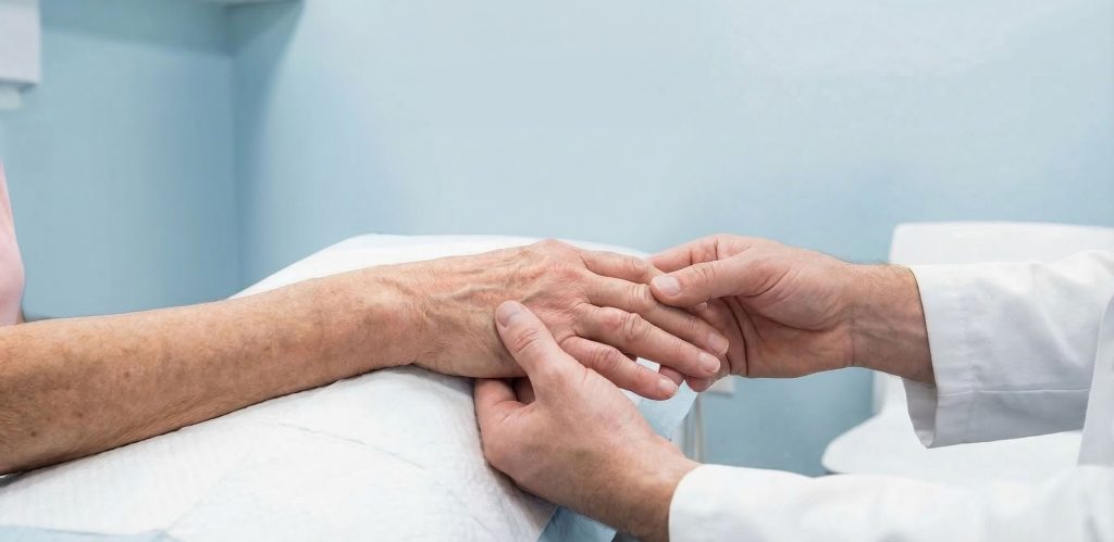 Reumatologista: médico especializado em doenças do sistema musculoesquelético e doenças autoimunes
